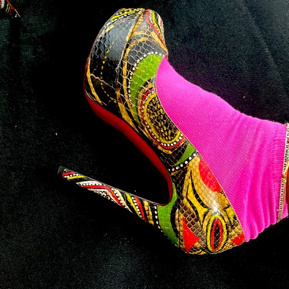 Christian Louboutin Daffodile Python
PREOWNED/USED - Picture 1 of 12